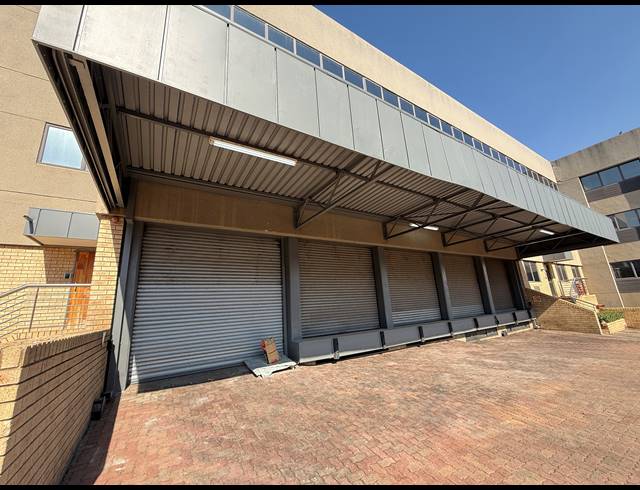 4,810M² OFFICE TO LET IN FERNDALE